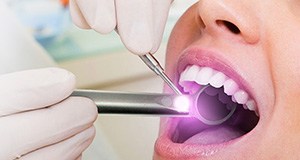 Patient receiving oral cancer screening